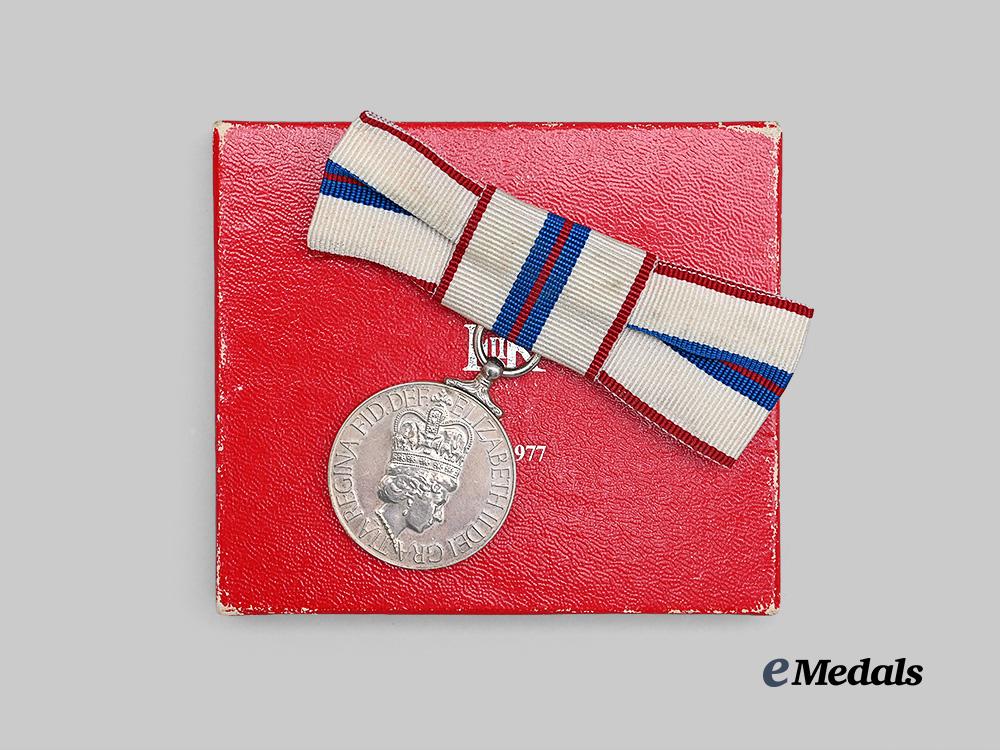canada._a_queen_elizabeth_i_i_silver_jubilee_medal,_for_ladies,_in_case_e_medals__c7567_4