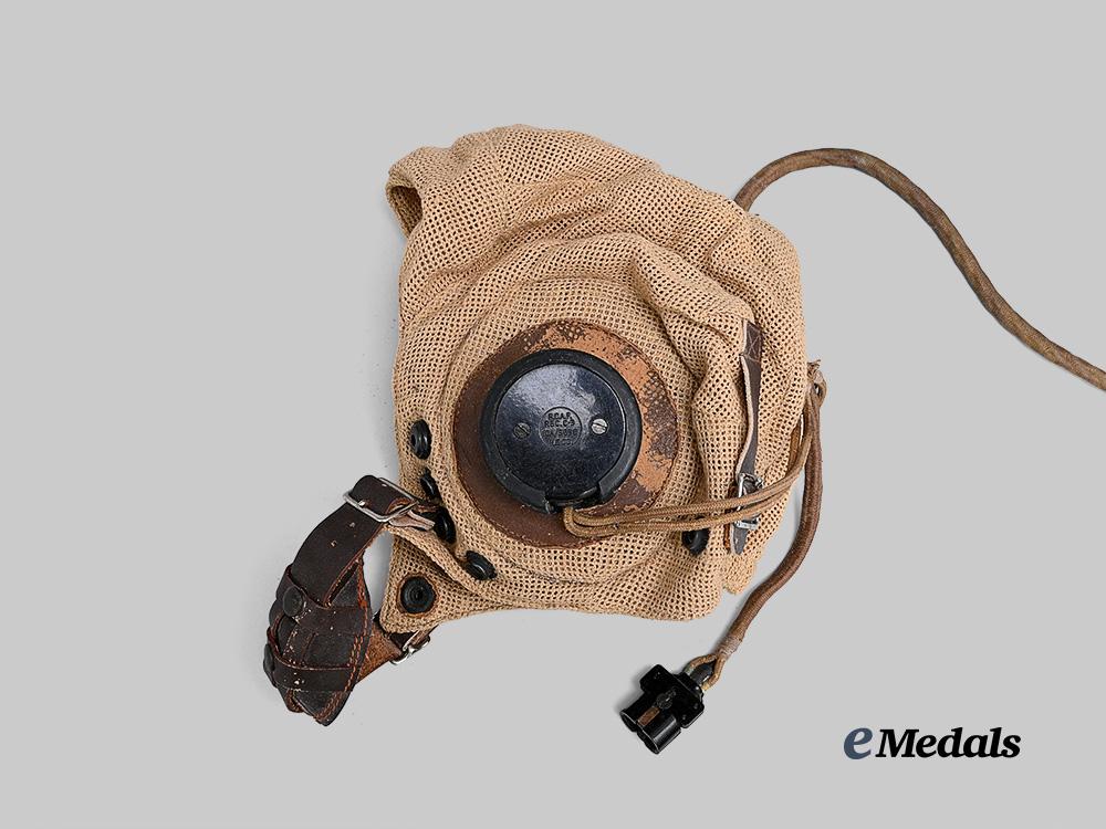 canada,_commonwealth._a_r_c_a_f_summer_flying_helmet,_by_buffalo_cap&_neckwear_ltd._e_medals__c7592_7