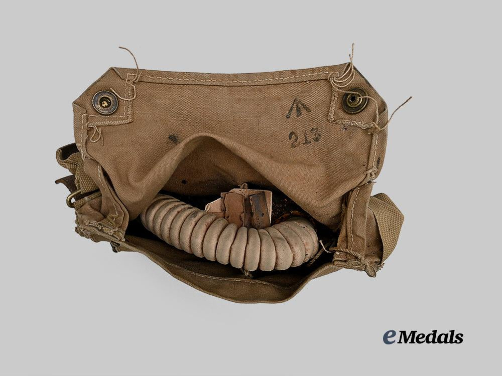 canada,_c_e_f._a1916-17_small_box_pattern_gas_mask,_lieutenant_gilmore_of_the2nd_battalion_e_medals__c7613_6