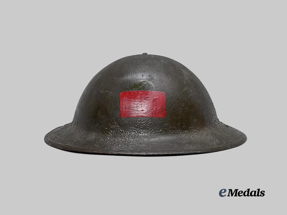 canada,_c_e_f._a2nd_battalion_helmet,_lieutenant_gilmore,2nd_battalion_c_e_f_e_medals__c7614_2