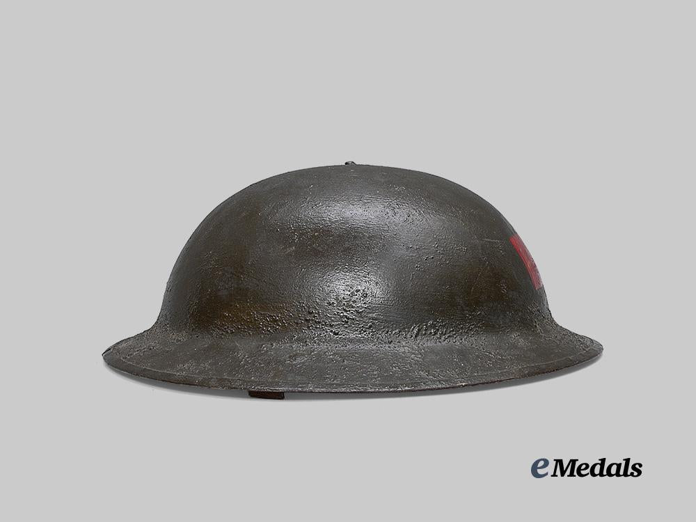 canada,_c_e_f._a2nd_battalion_helmet,_lieutenant_gilmore,2nd_battalion_c_e_f_e_medals__c7614_3