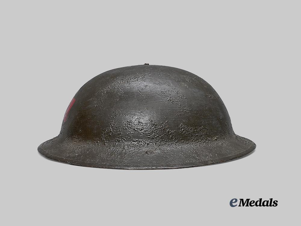 canada,_c_e_f._a2nd_battalion_helmet,_lieutenant_gilmore,2nd_battalion_c_e_f_e_medals__c7614_4
