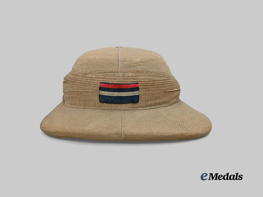 canada,_dominion._a_cawnpore-_style_helmet,_by_muir_cap&_regalia_ltd_e_medals__c7615_4