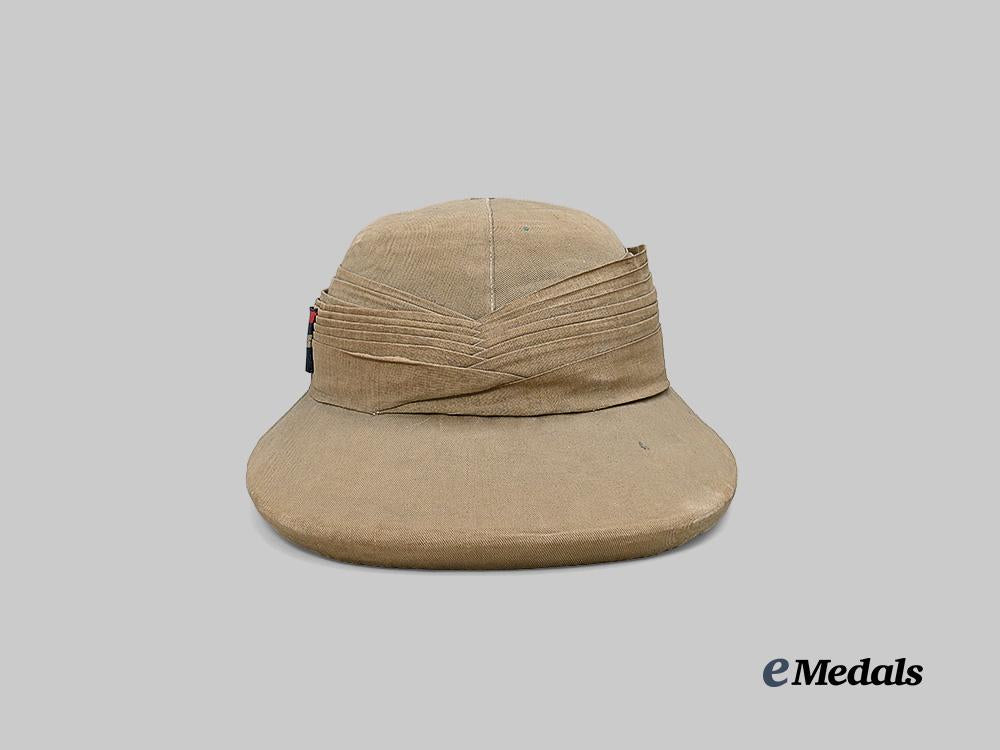 canada,_dominion._a_cawnpore-_style_helmet,_by_muir_cap&_regalia_ltd_e_medals__c7615_5