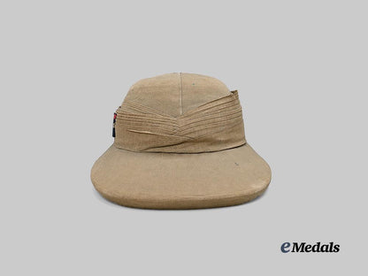 canada,_dominion._a_cawnpore-_style_helmet,_by_muir_cap&_regalia_ltd_e_medals__c7615_5