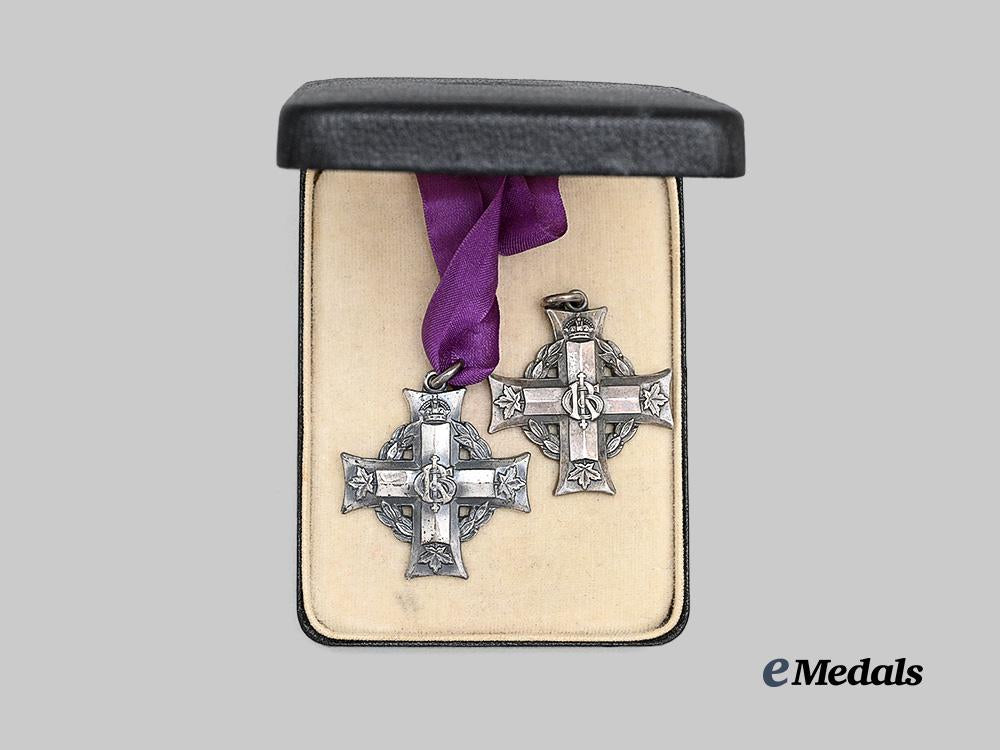 canada,_c_e_f._two_memorial_crosses_to_pte._c._w._j._storry,_died_of_wounds1916_e_medals__c7622_3