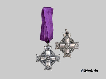 canada,_c_e_f._two_memorial_crosses_to_pte._c._w._j._storry,_died_of_wounds1916_e_medals__c7622_5