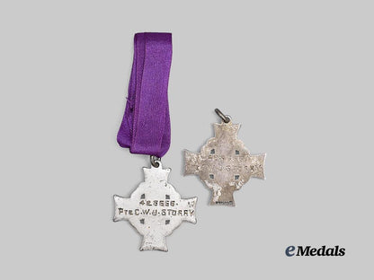 canada,_c_e_f._two_memorial_crosses_to_pte._c._w._j._storry,_died_of_wounds1916_e_medals__c7622_7