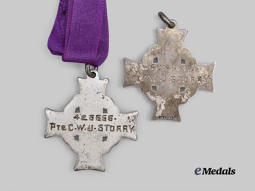 canada,_c_e_f._two_memorial_crosses_to_pte._c._w._j._storry,_died_of_wounds1916_e_medals__c7622_8