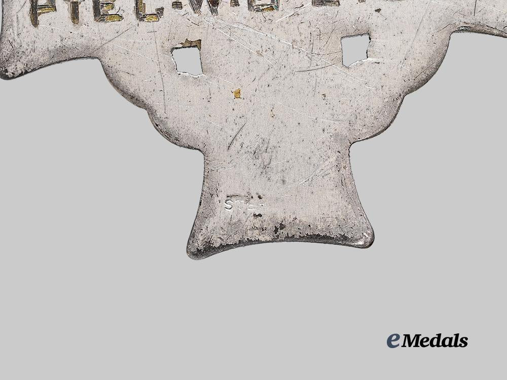 canada,_c_e_f._two_memorial_crosses_to_pte._c._w._j._storry,_died_of_wounds1916_e_medals__c7622_9