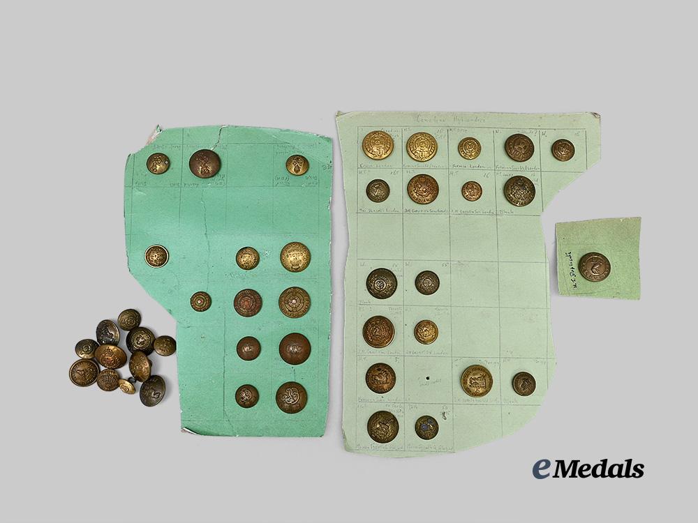 canada,_c_e_f._a_lot_of_first_war_period_battalion,_militia_and_organization_buttons_e_medals__c7681_2