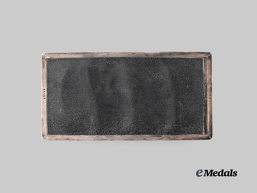 canada,_commonwealth._a_silver_gift_box_to_brigadier_v._hodson,_commander,12th_canadian_infantry_brigade(1941–42)_e_medals__c7721_13