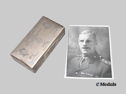 canada,_commonwealth._a_silver_gift_box_to_brigadier_v._hodson,_commander,12th_canadian_infantry_brigade(1941–42)_e_medals__c7721_2