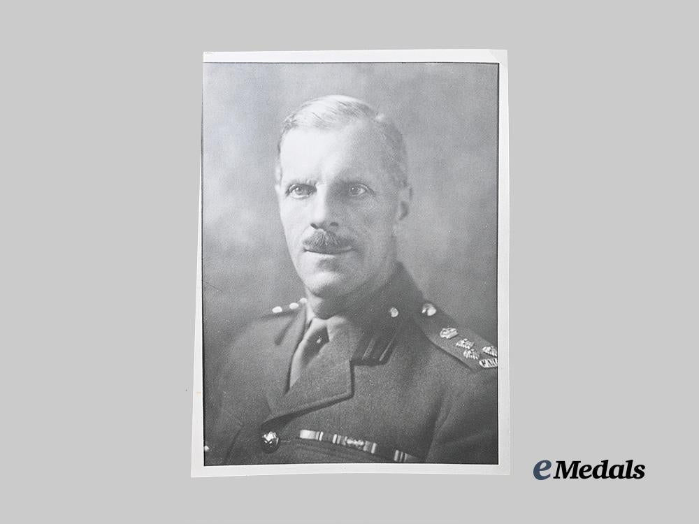 canada,_commonwealth._a_silver_gift_box_to_brigadier_v._hodson,_commander,12th_canadian_infantry_brigade(1941–42)_e_medals__c7721_3