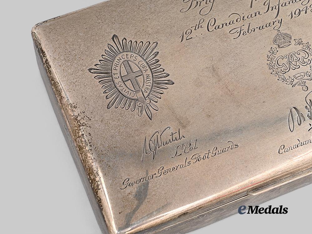 canada,_commonwealth._a_silver_gift_box_to_brigadier_v._hodson,_commander,12th_canadian_infantry_brigade(1941–42)_e_medals__c7721_8