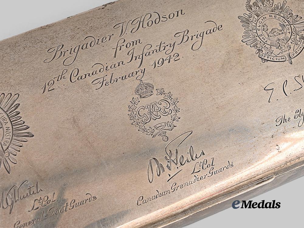 canada,_commonwealth._a_silver_gift_box_to_brigadier_v._hodson,_commander,12th_canadian_infantry_brigade(1941–42)_e_medals__c7721_9