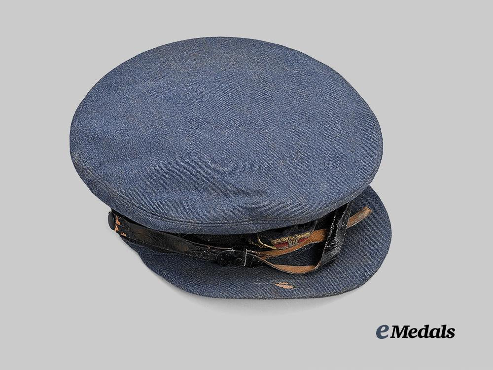canada,_commonwrealth._an_r_c_a_f_officer's_visor_cap,_by_muir_cap_co,_toronto_e_medals__c7795_3