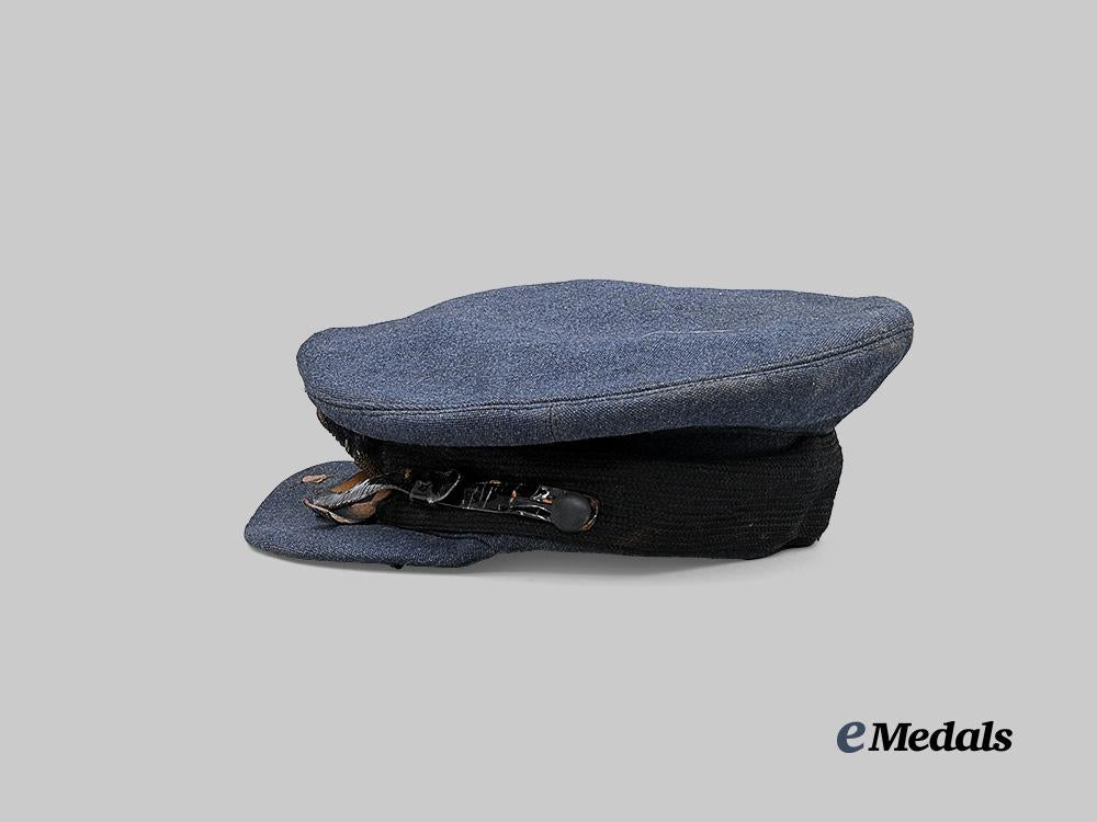 canada,_commonwrealth._an_r_c_a_f_officer's_visor_cap,_by_muir_cap_co,_toronto_e_medals__c7795_5