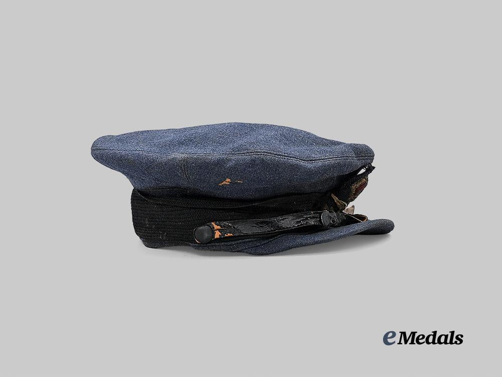 canada,_commonwrealth._an_r_c_a_f_officer's_visor_cap,_by_muir_cap_co,_toronto_e_medals__c7795_6