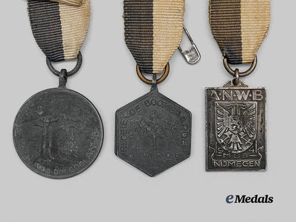 three_second_world_war_era_royal_dutch_touring_club_travellers'_association_medals_e_medals__e_u11269_3