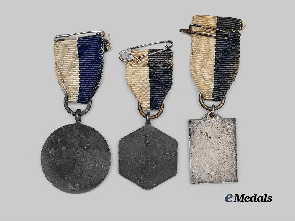 three_second_world_war_era_royal_dutch_touring_club_travellers'_association_medals_e_medals__e_u11269_4