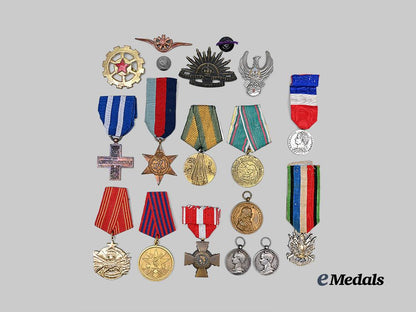 australia,_bulgaria,_france,_hungary,_italy,_poland,_romania,_spain,_united_kingdom,_yugoslavia._lot_of_thirteen_medals,_four_badges_and_two_rosettes_e_medals__e_u21065_2