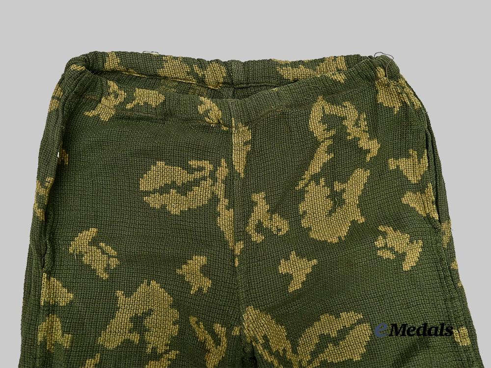 russia,_soviet_union._a_pair_of_k_z_s_berezka_camouflage_mesh_trousers_e_medals__e_u23825_4