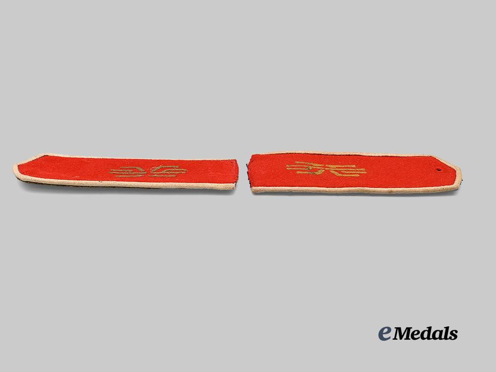 russia,_imperial._a_set_of_cadet_corps_shoulder_boards_e_medals__e_u24140_4