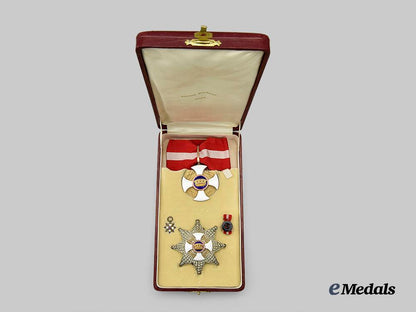 italy,_kingdom._an_order_of_the_crown_of_italy,_grand_officer_set_in_gold,_in_case_e_medals__e_u24190_2