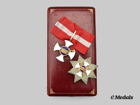 italy,_kingdom._an_order_of_the_crown_of_italy,_grand_officer_set_in_gold,_in_case_e_medals__e_u24190_3