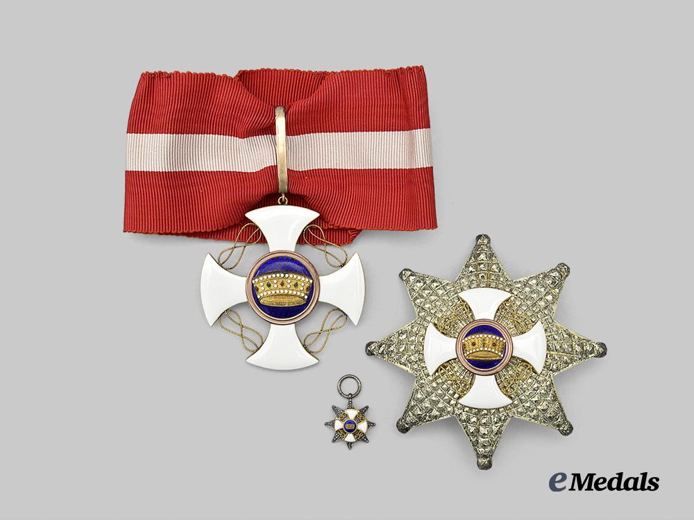 italy,_kingdom._an_order_of_the_crown_of_italy,_grand_officer_set_in_gold,_in_case_e_medals__e_u24190_4