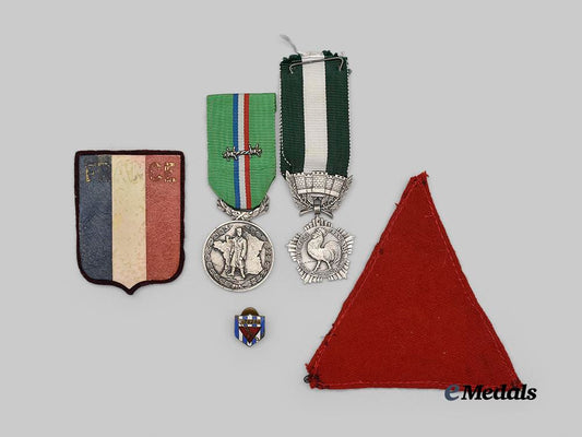 france,_republic._a_lot_of_second_war_prisoner_of_war_medals_and_insignia_e_medals__e_u24293_2