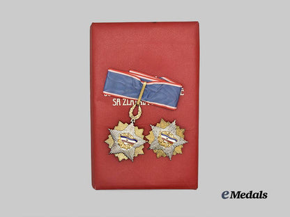 yugoslavia,_socialist_federal_republic._a_cased_order_of_the_yugoslav_flag,_i_i_class_grand_officer,_by_ikom_of_zagreb,_c.1975_e_medals__e_u24296_5