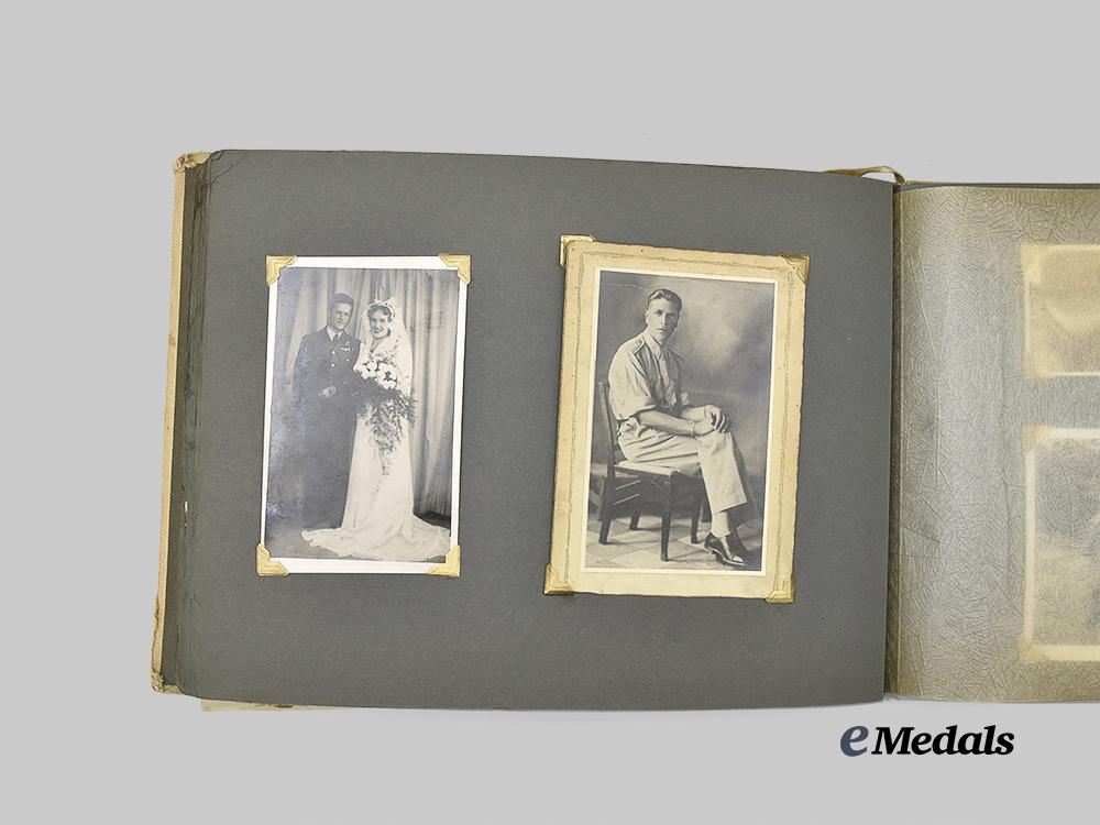 poland,_republic._a_photo_album_and_books_from_the_second_war_e_medals__e_u24307_11