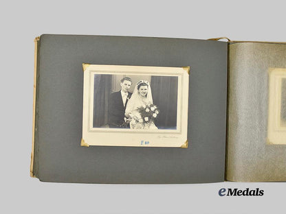 poland,_republic._a_photo_album_and_books_from_the_second_war_e_medals__e_u24307_12