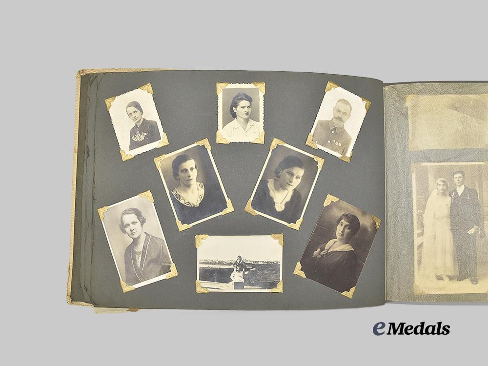 poland,_republic._a_photo_album_and_books_from_the_second_war_e_medals__e_u24307_6