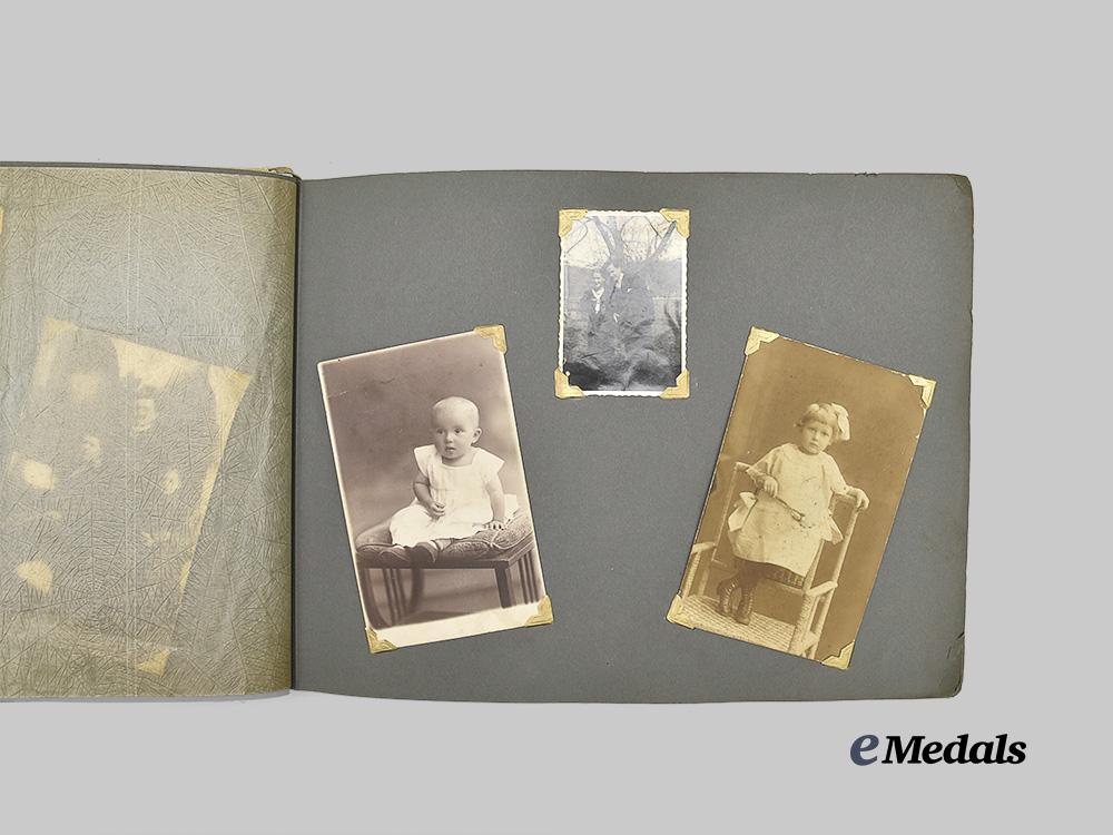 poland,_republic._a_photo_album_and_books_from_the_second_war_e_medals__e_u24307_7