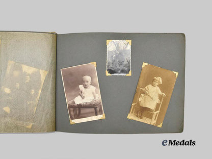 poland,_republic._a_photo_album_and_books_from_the_second_war_e_medals__e_u24307_7