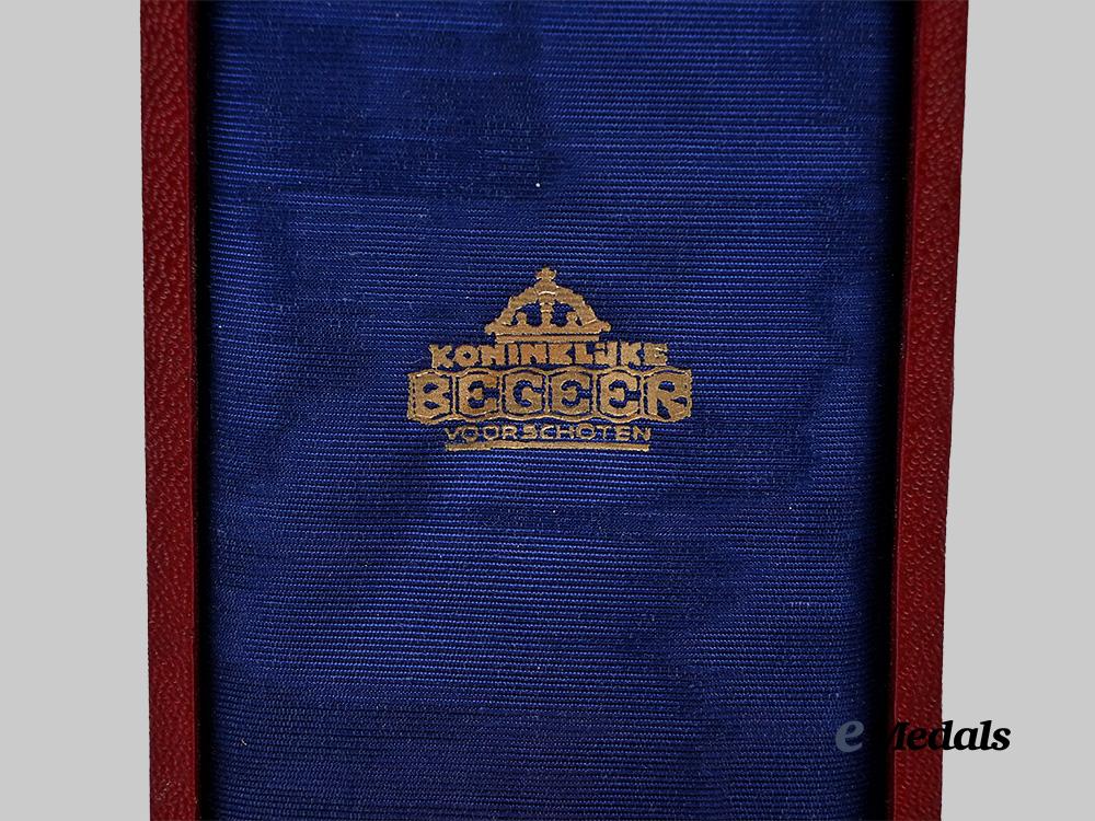 netherlands,_kingdom._a_dutch_army_long_service_medal,_gold_grade_e_medals__e_u24312_4