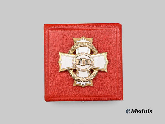 austria,_imperial._a_war_cross_for_civil_merit,_i_i_class_in_case_e_medals__e_u24338_4