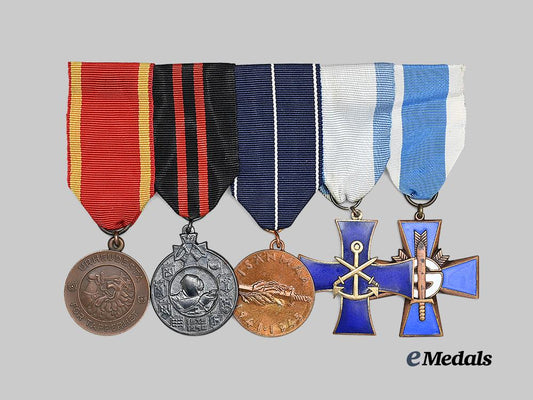 finland,_republic._a_second_war_medal_bar_with_five_medals,_awards,_and_decorations_e_medals__e_u24388_2