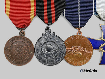 finland,_republic._a_second_war_medal_bar_with_five_medals,_awards,_and_decorations_e_medals__e_u24388_4
