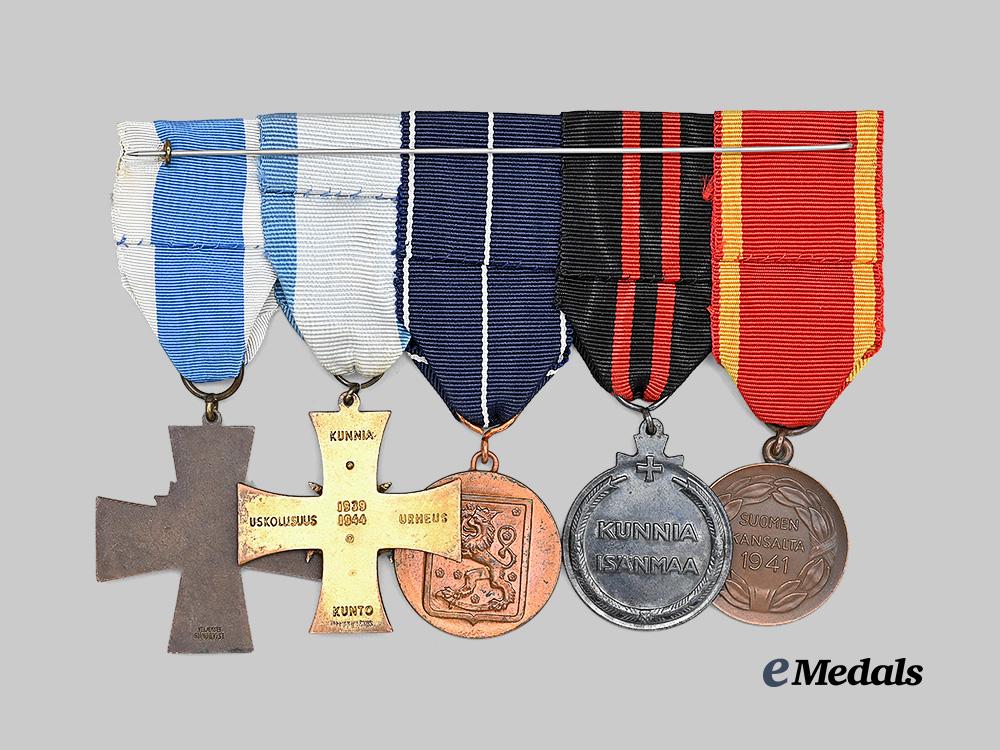 finland,_republic._a_second_war_medal_bar_with_five_medals,_awards,_and_decorations_e_medals__e_u24388_5