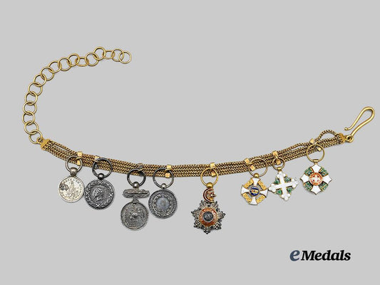 italy,_kingdom._a_miniature_chain_of_orders_and_medals,_in_gold,_c.1875_e_medals__e_u24411_2