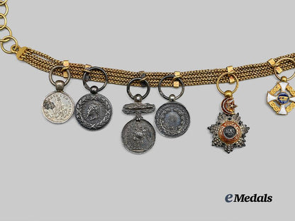 italy,_kingdom._a_miniature_chain_of_orders_and_medals,_in_gold,_c.1875_e_medals__e_u24411_4
