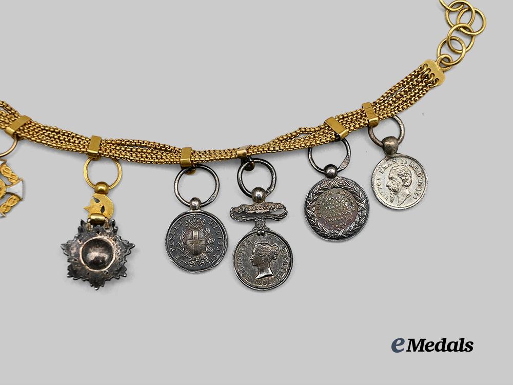italy,_kingdom._a_miniature_chain_of_orders_and_medals,_in_gold,_c.1875_e_medals__e_u24411_6
