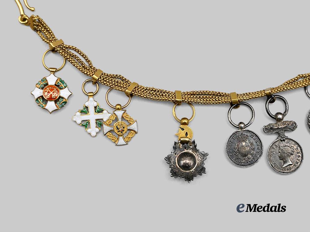 italy,_kingdom._a_miniature_chain_of_orders_and_medals,_in_gold,_c.1875_e_medals__e_u24411_7