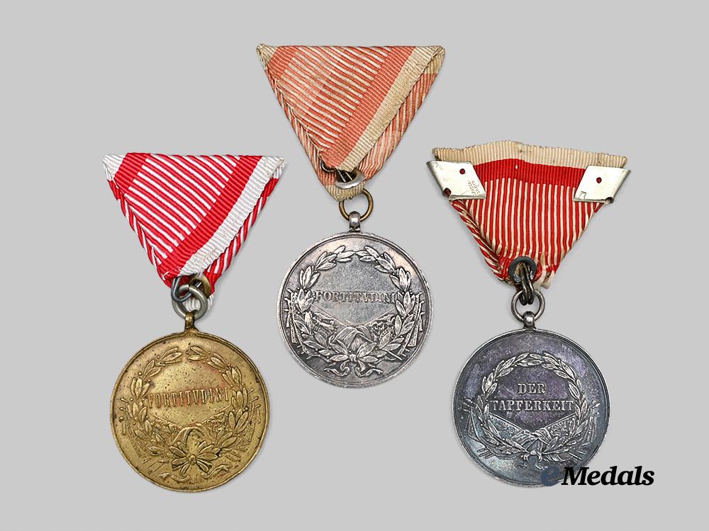 austria,_imperial._a_lot_of_three_bravery_medals_e_medals__e_u24452_4