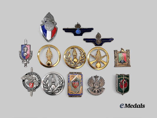 france,_republic._a_group_of_thirteen_cap_and_qualification_badges_e_medals__e_u24466_2