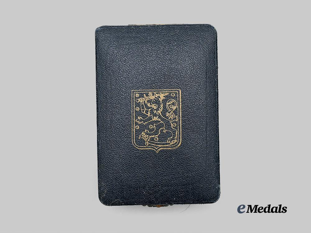finland._an_order_of_the_white_rose,_knight,_in_case_e_medals__e_u24482_2